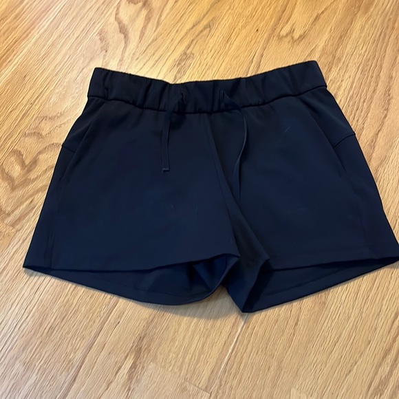Lululemon On the Fly Short 2.5"  size 6 color black LW7AROS - Picture 1 of 11
